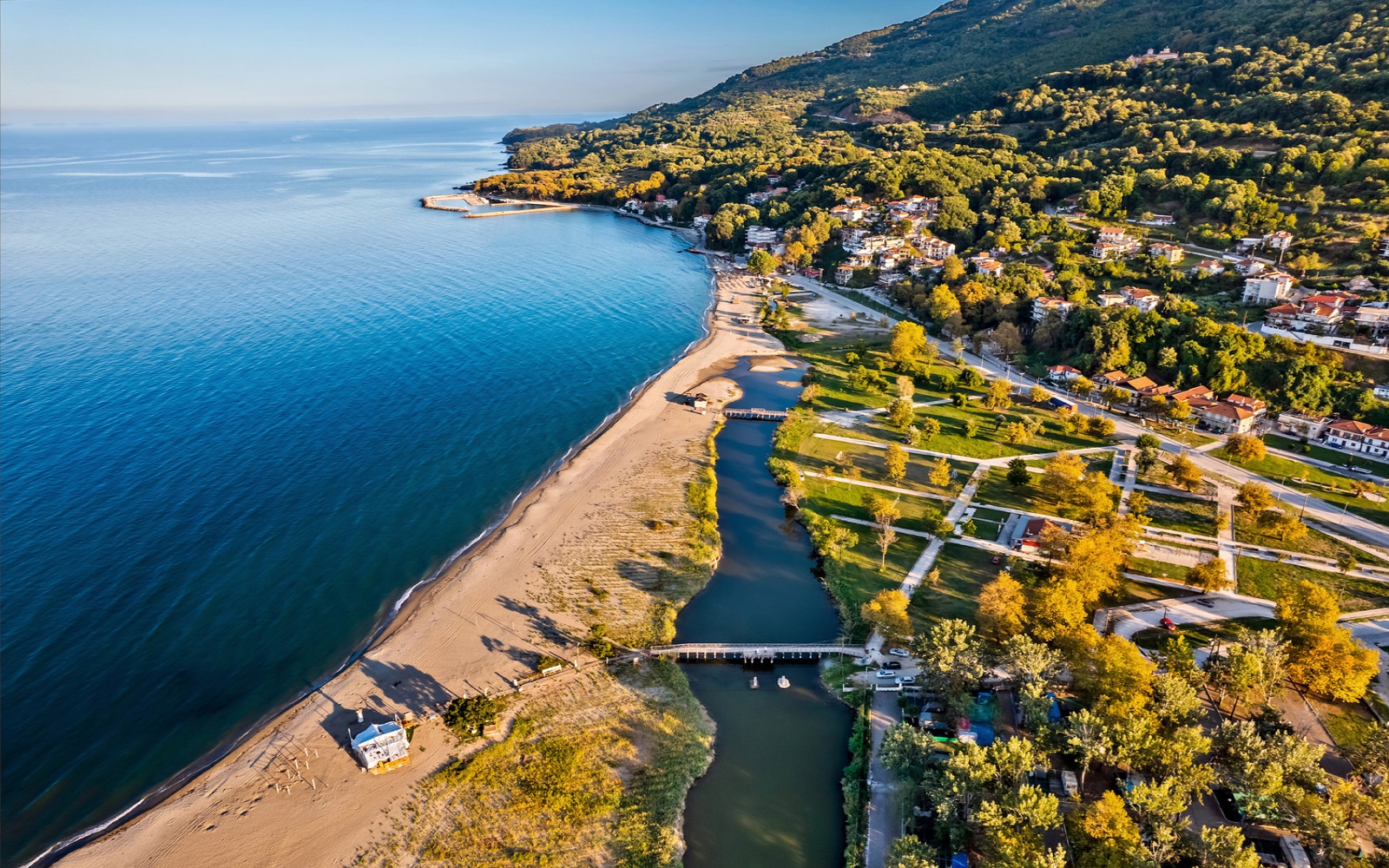 Larissa Beach – The Summer Oasis of Larissa